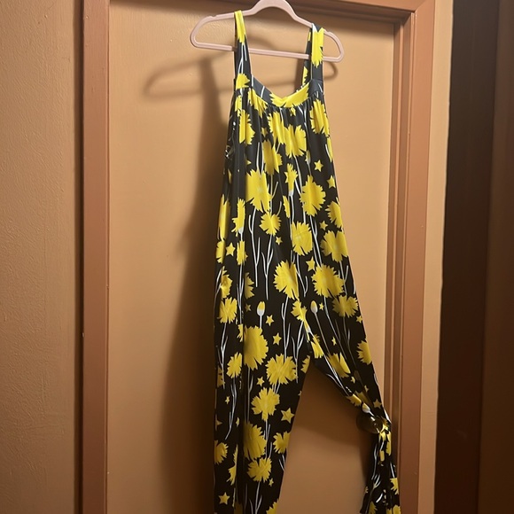 Beautiful like new jumpsuit with side pockets - Picture 3 of 3